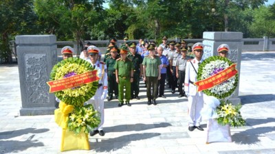 VKSND tỉnh Quảng Nam cùng các đơn vị trong Khối thi đua Nội chính tỉnh hành trình về địa chỉ đỏ tại Quảng Ngãi