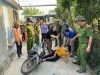 Kiểm sát viên VKSND huyện Phú Ninh phối hợp với Điều tra viên  Cơ quan CSĐT Công an huyện Phú Ninh tiến hành thực nghiệm  điều tra đối với vụ án “Bắt giữ người trái pháp luật”