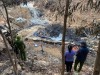 Kiểm sát viên tham gia kiểm tra hiện trường vụ cháy rừng tại tiểu khu 187, 188 thuộc thị trấn Ái Nghĩa, huyện Đại Lộc
