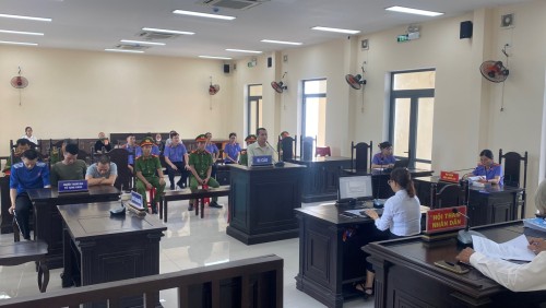 VKSND huyện Đại Lộc thực hiện trình chiếu chứng cứ tại phiên toà bị cáo không nhận tội