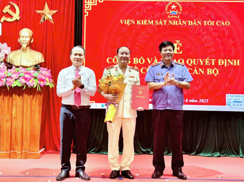 VKSND tối cao công bố và trao các quyết định bổ nhiệm lãnh đạo VKSND cấp thành phố và cấp khu vực tại thành phố Đà Nẵng