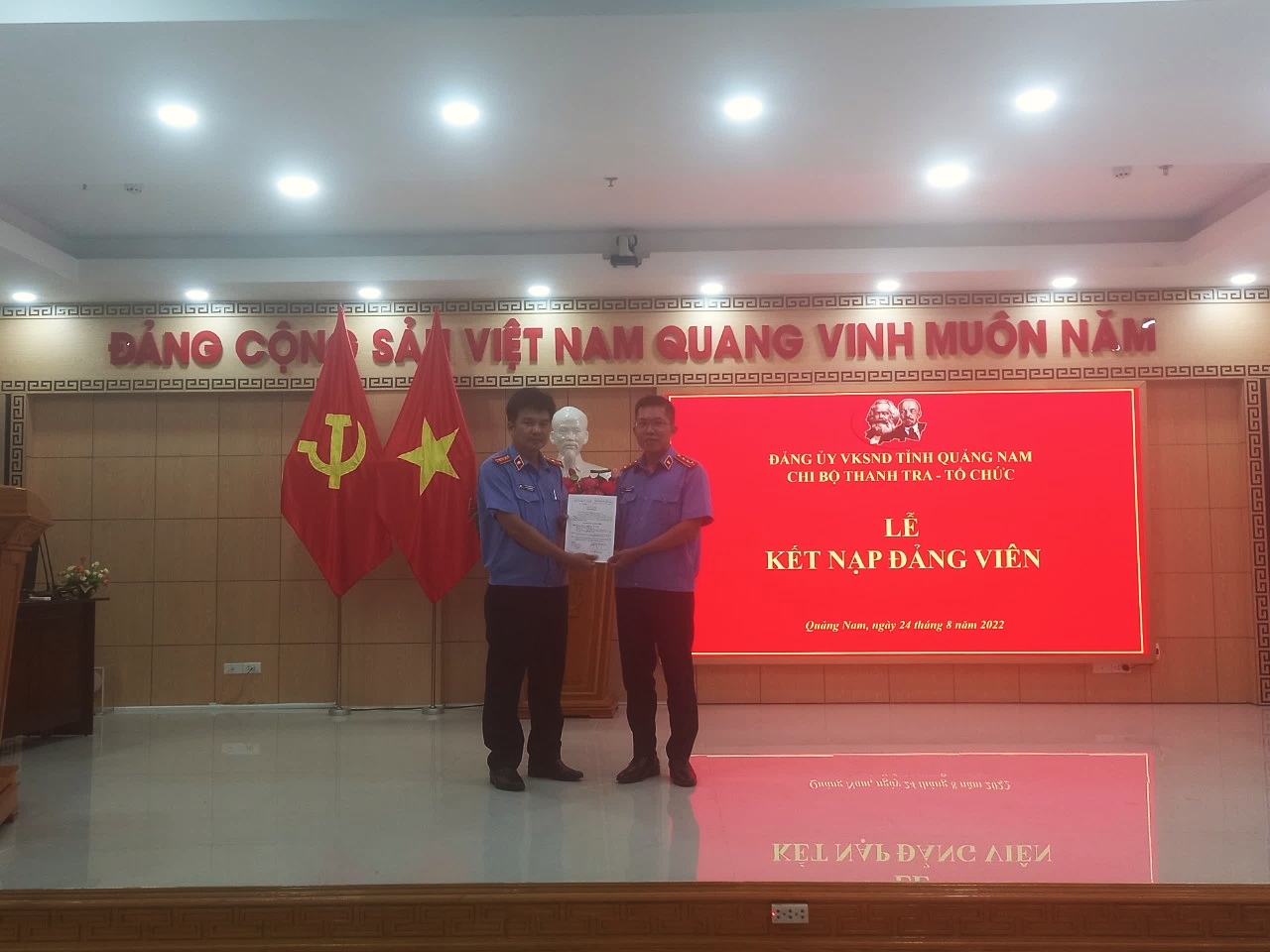 Chi bộ Thanh tra - Tổ chức VKSND tỉnh Quảng Nam tổ chức Lễ kết nạp đảng viên mới