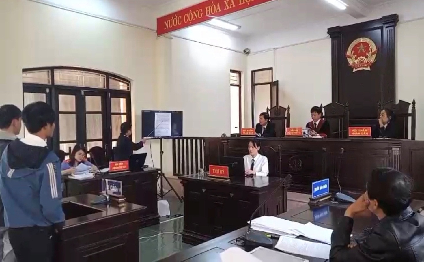 Hồng Bàng Tổ chức phiên tòa rút kinh nghiệm công bố chứng cứ tài liệu  bằng hình ảnh tại phiên tòa